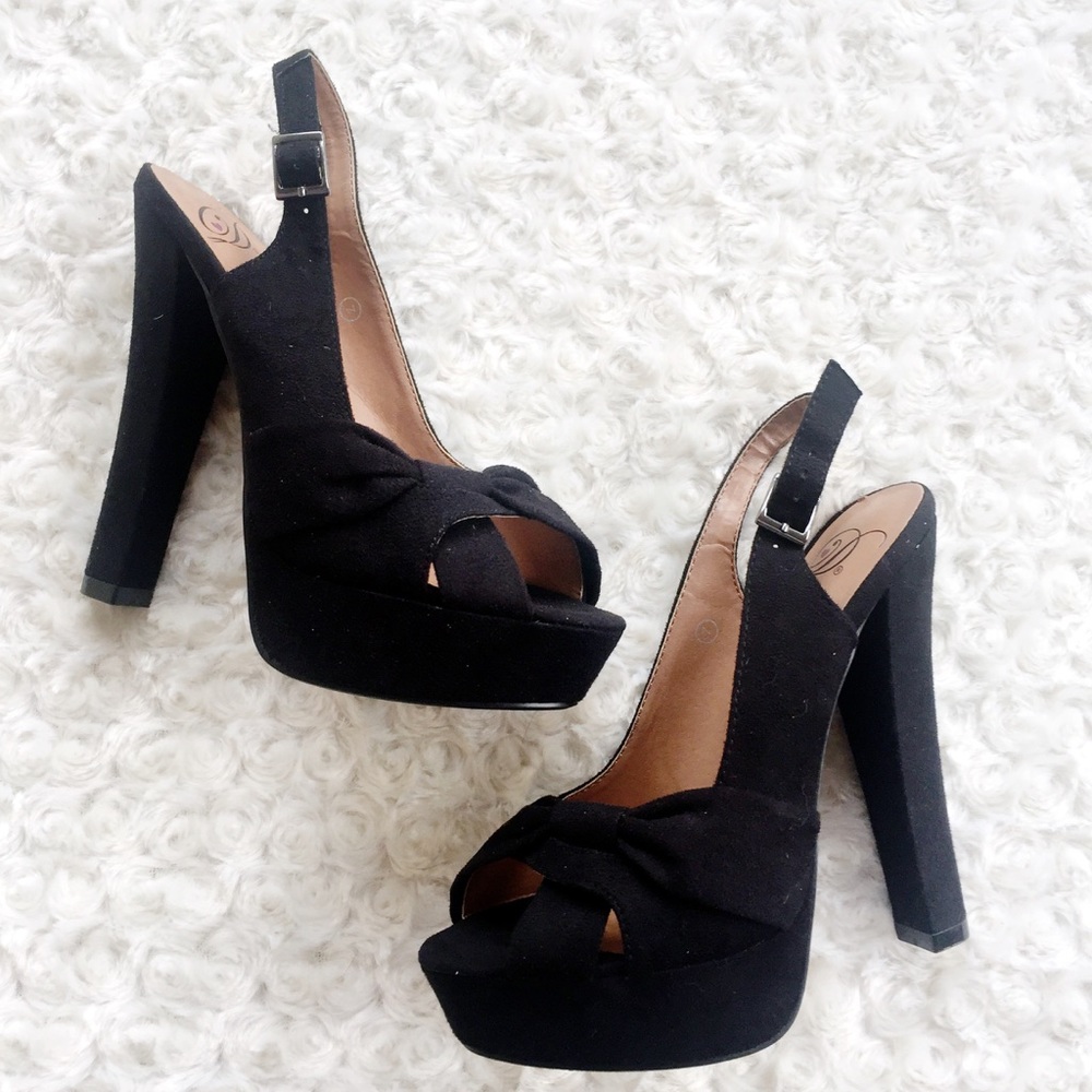 Black platform peep toe heels🖤🔥